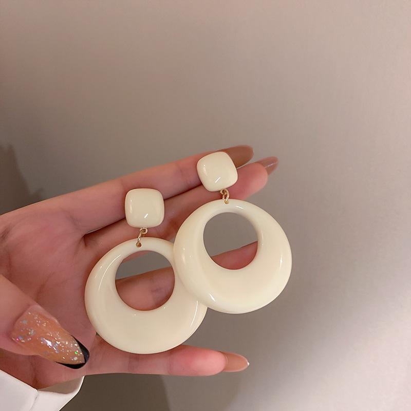 Retro Polka Dot Geometric Circle Earrings - Fashionable, High-End, European & American Style for Women