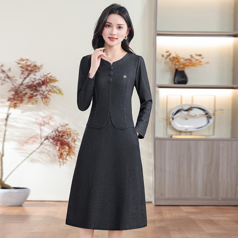

Elegant Spring Two-Piece Suit for Middle-Aged Women - Fashionable Top & Casual Autumn Wear 3XL темно-серого