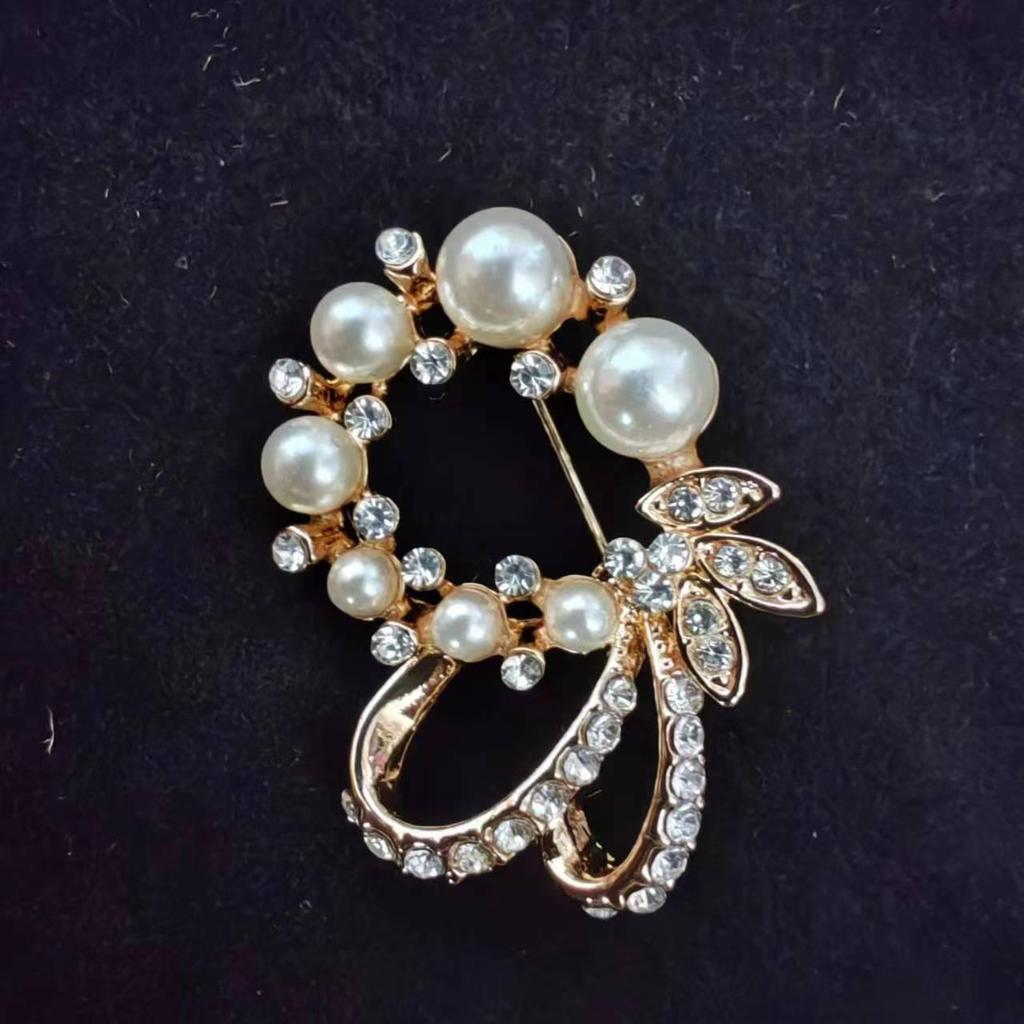 High-End Luxury Flower Pearl Brooch and Corsage Pin – Creative Versatile Accessory