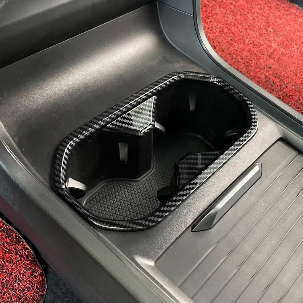 Dla MG4 EVMulan 2022-2024 ABS z włókna węglowego samochodowy przedni uchwyt na kubek wody pokrywa wykończenia naklejki akcesoria samochodowe trwałe