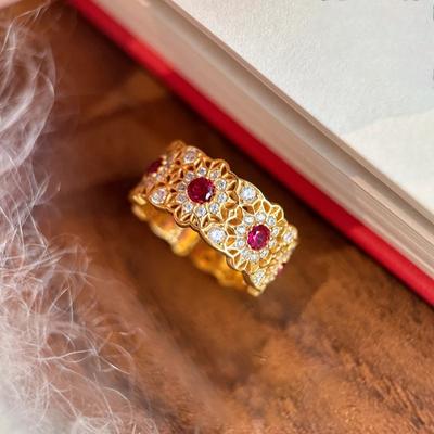 Goldener Zirkon geometrischer hohler Spitzenring Französischer leichter Luxus hohes Temperament exquisiter Schmuck