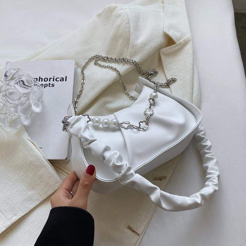 Today's Popular Bags Are Women's New Niche Pleated Cloud Bags, High-end Versatile Chain Messenger Bags.