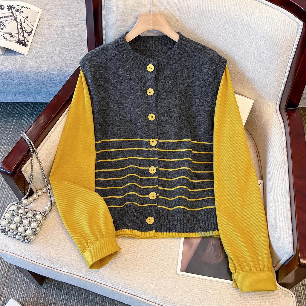 Patchwork Faux Two-Piece Round Neck Knit Sweater - Women's Versatile Short Top for Spring 2026