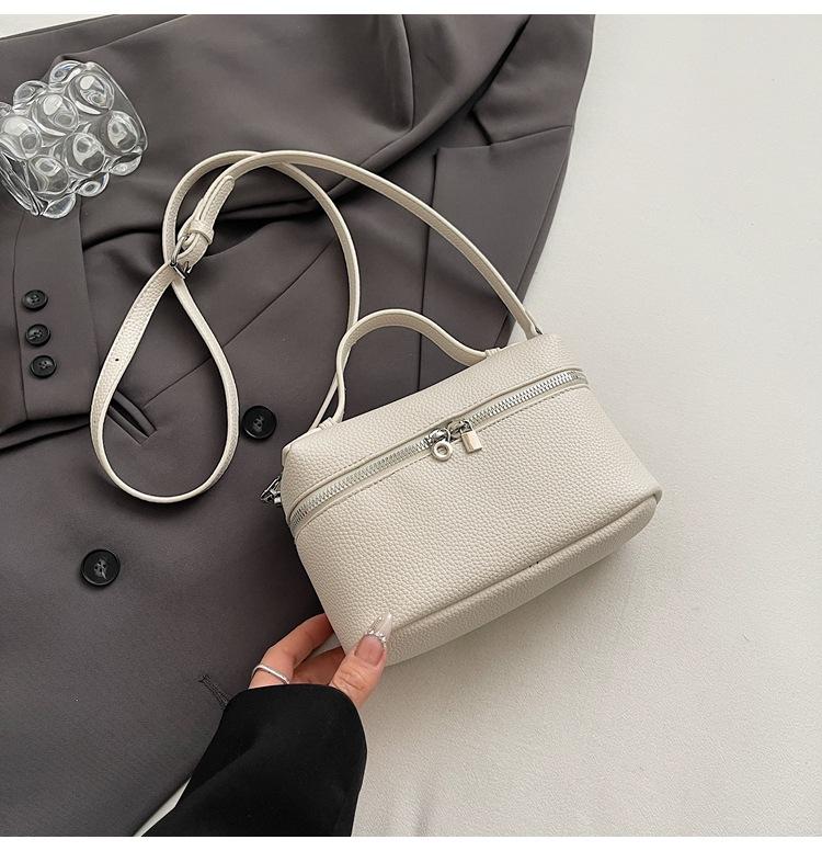 

Премиальный сенс простая портативная сумка-бокс женская 2025 лето новая персонализированная нишевая сумка на плечо кроссбоди в зарубежном стиле