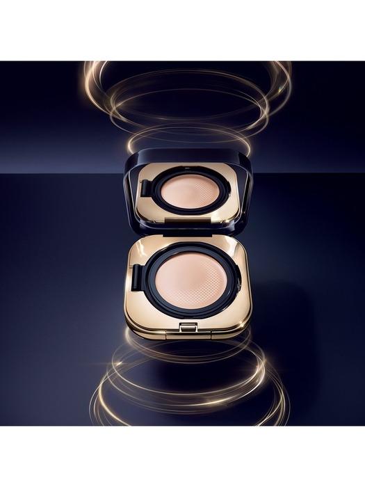 Cle de Peau Beaute Radiant Cushion Foundation Natural / Natural M