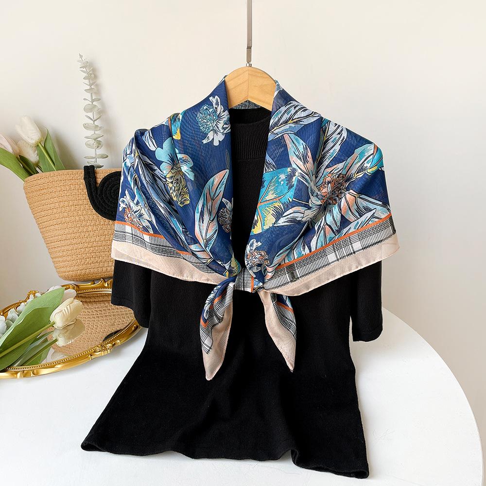 Frühlings- und Sommerseidenschals Neuer Retro-Modischer Imitationsseiden-Quadratischer Schal Vielseitiger Bedruckter Schal Dekorativer Leichter Luxus-Design-Schal