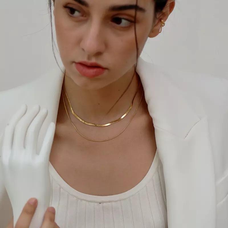 Schickes Damen Schlangenkette Halskette, Flache Fischgräten Glieder Choker, Edelstahl Metall Mehrschichtig Elegant Minimalistisch Halskette