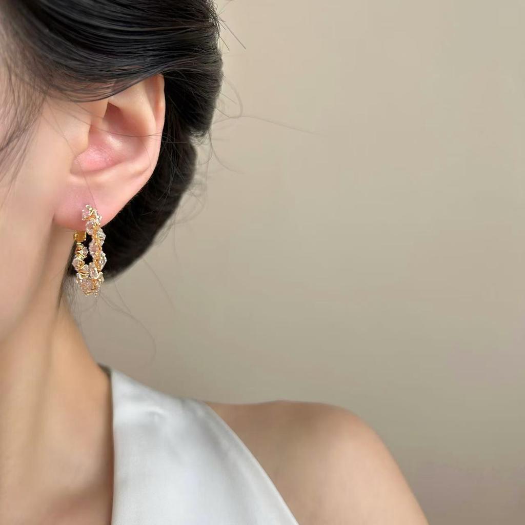 Diamond-Set Super Flash Crystal Earrings, Simple Temperament, Light Luxury Fashion, Versatile Ear Buckles, Niche High-End Earrings, Women