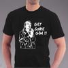 Mr Jolly bor ved siden af T-shirt Rik Mayall FÅ NOGET GIN Tegneserie MJLND