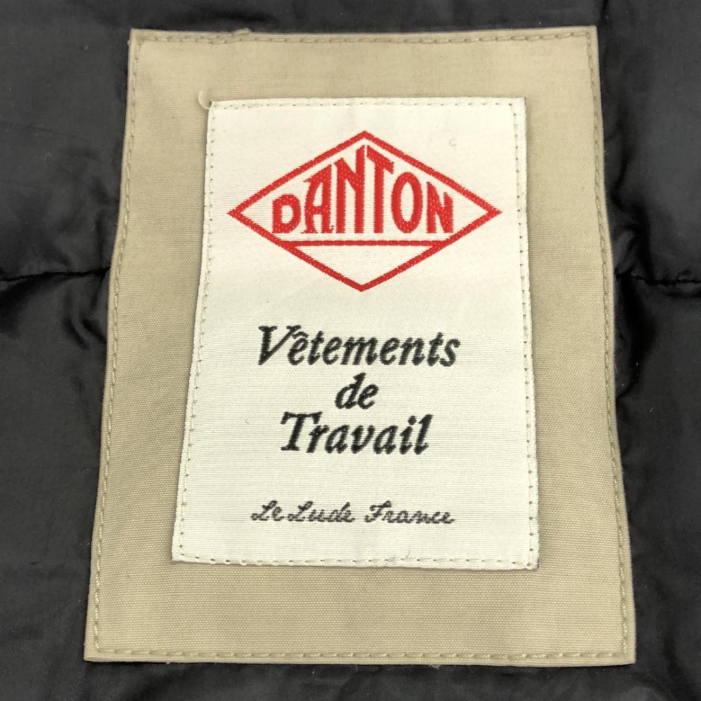 Chaqueta de plumón con capucha y parche con el logo de Danton 34 beige Mujer Usado