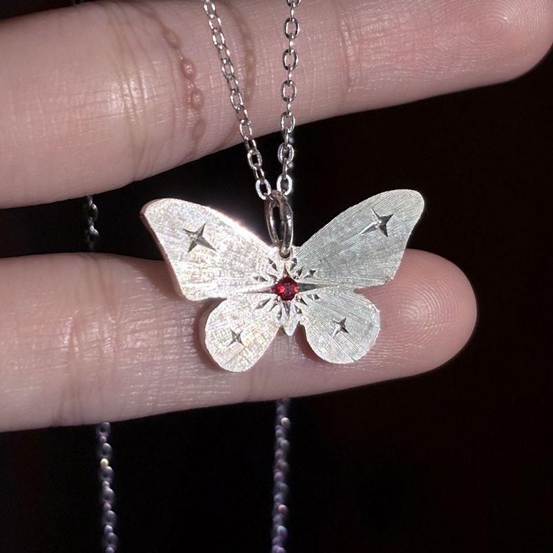

Alloy Butterfly Pendant Necklace With Red Crystal Detailing For Stylish Unisex Jewelry