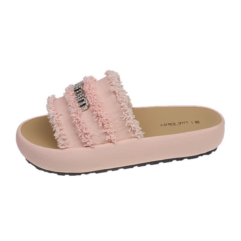 Thick-bottomed Xiaoxiangfeng slippers for women's summer wear 2025 new super beautiful fashion rhinestone muffin one-word beach sandals