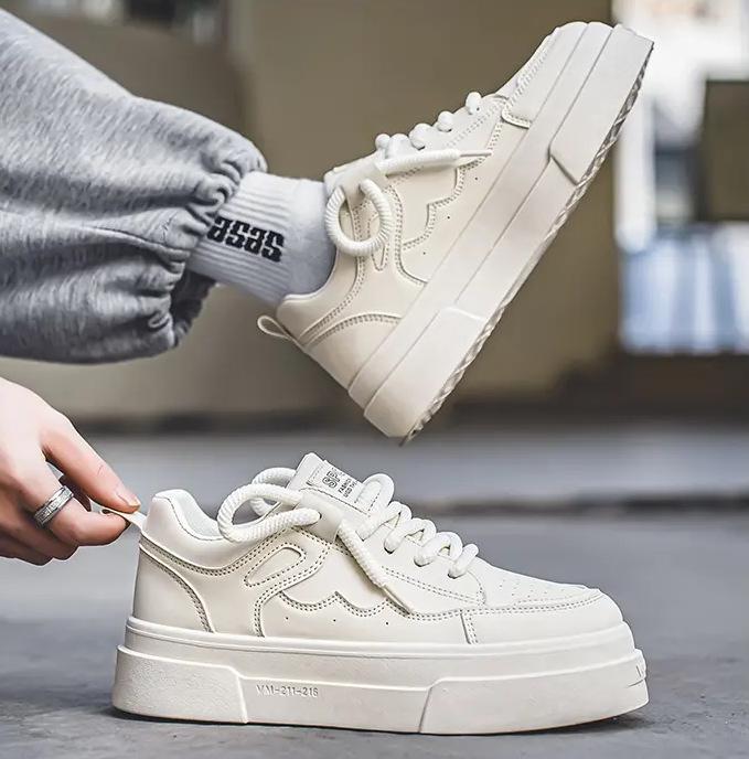 Internet celebrity popular men's shoes winter Korean version versatile low-top sports board shoes youth velvet warm two cotton shoes thick sole