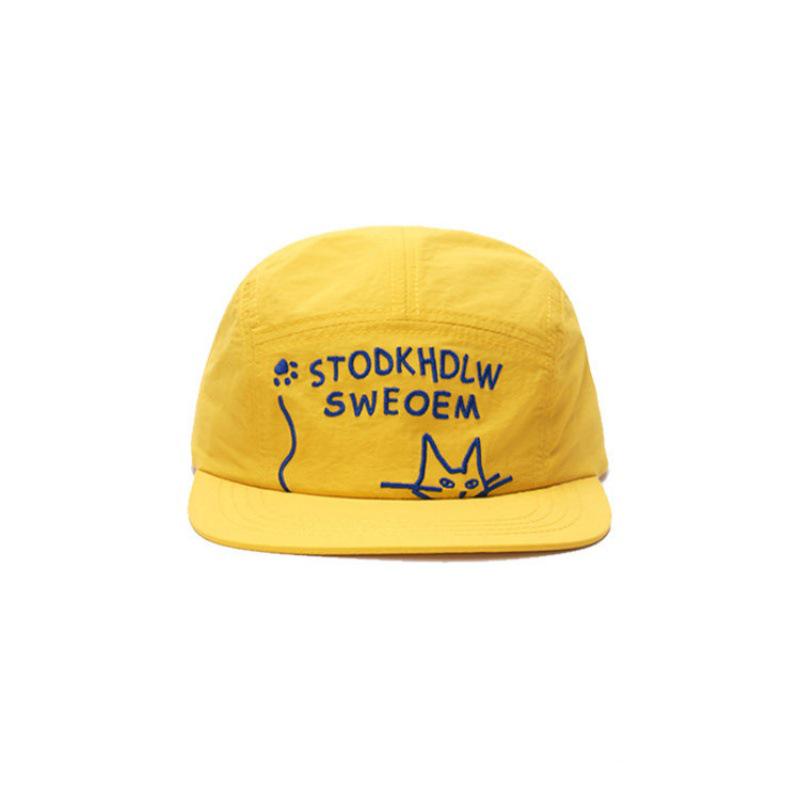 

Unisex Cute Kitten Embroidery Flat Brim Baseball Cap: Large Head Circumference, Face Slimming, Sun Protection, Versatile for 2026 Spring жовтий