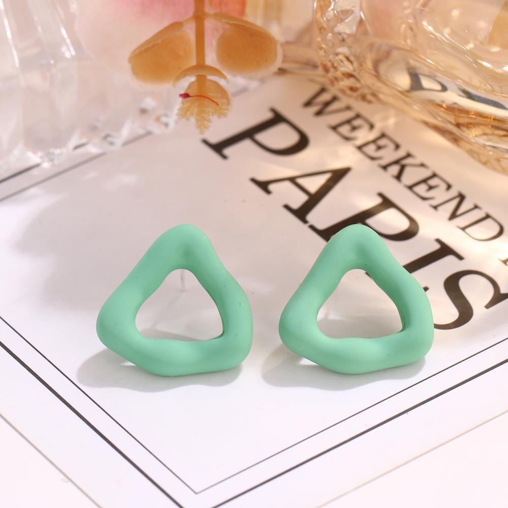 2024 Proste i kreatywne kolczyki akrylowe w kolorze cukierkowym w kształcie trójkąta Kobieca osobowość Geometryczne przesadzone kolczyki dla dziewczynek