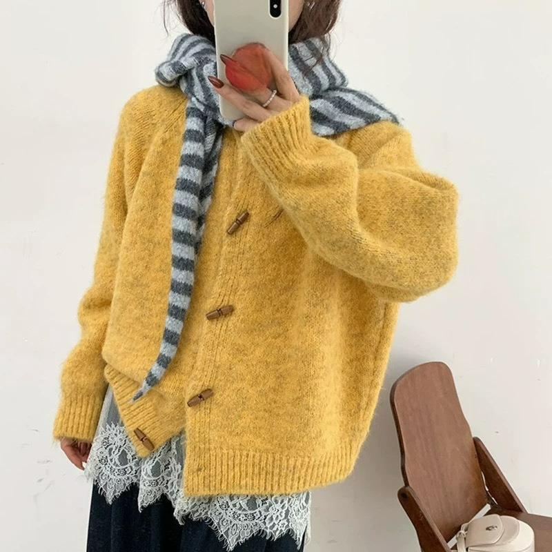 Podzimní a zimní volný retro jemný pletený kardigan s rohovými knoflíky, měkký voskový ležérní svetr s dlouhým rukávem pro ženy