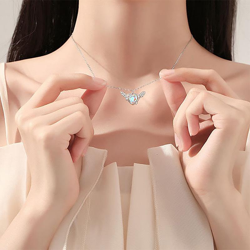 Collier Cupidon Love God pour femme en été, design de niche, chaîne de clavicule en zircon coloré, ailes d'ange d'amour, style doux et cool