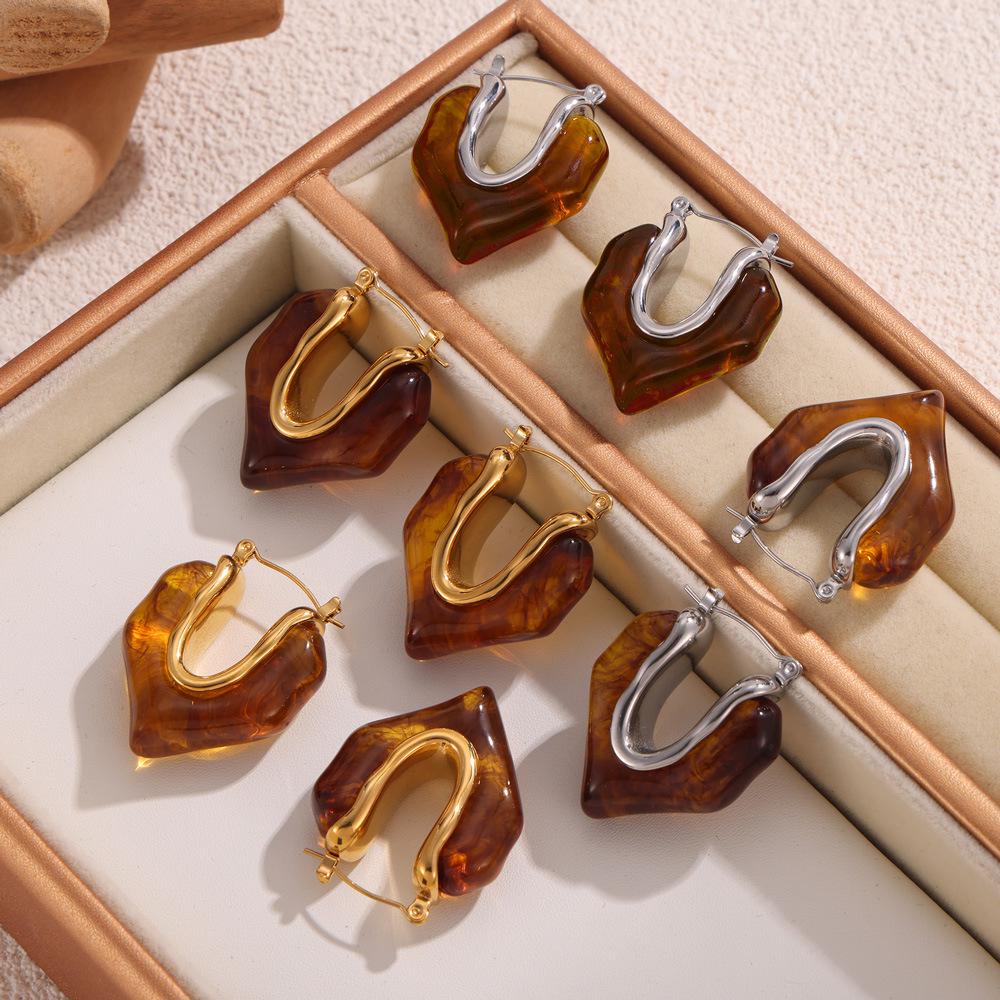 Retro French Irregular Resin Earrings: Gold-Plated Titanium Steel Ear Cuffs with Unique, Versatile Design.