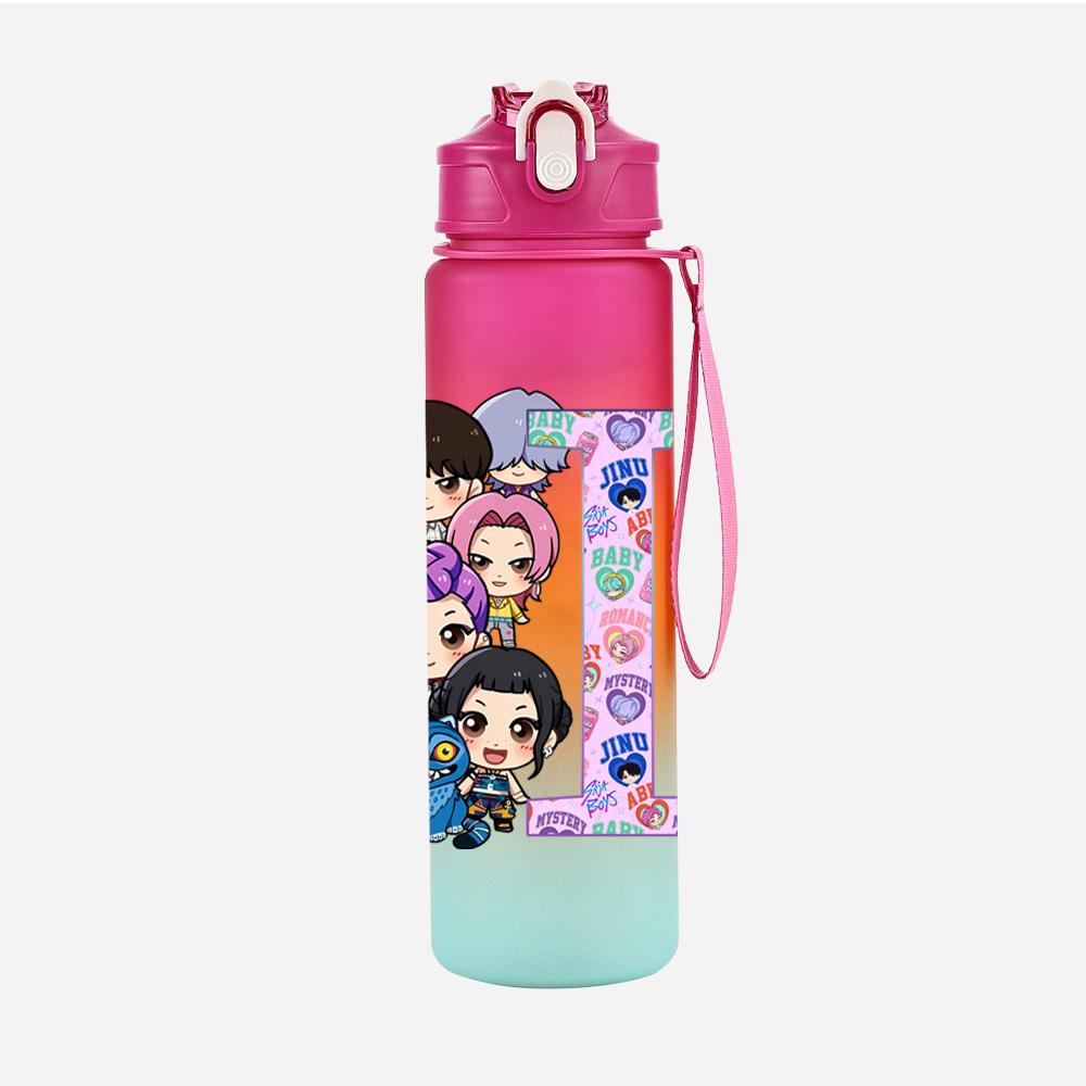 26 Lettere Inglesi K-Pop Demon Hunters Stampato 750ml Borraccia Grande Capacità Tazza da Bere Portatile Sport all'Aperto Tazza da Acqua Regalo per Bambini