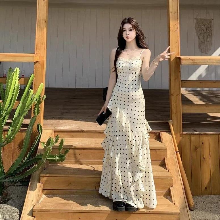 White polka dot lace suspender dress, women look good in summer, beautiful waist and thin hip skirt
