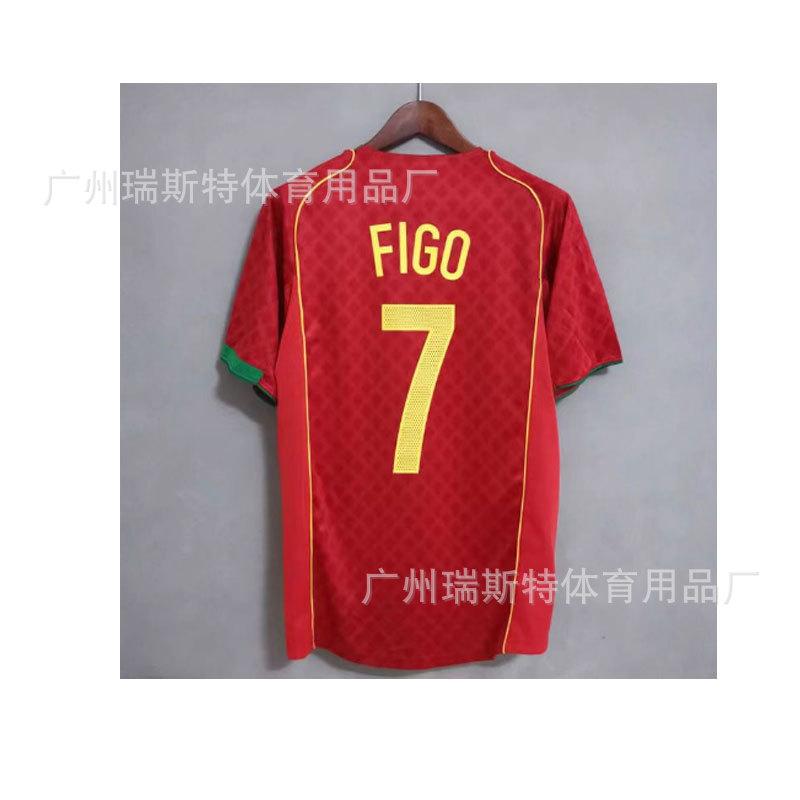 Bei der Europameisterschaft 2004 sind Portugals Cristiano Ronaldo, Figo, Rui, Costa Peperonaldo und Vintage-Trikots vielseitig