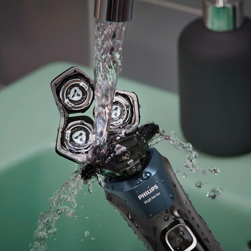 SkinIQ 5000 Series Electric Shaver S5889/71 Electric Blue