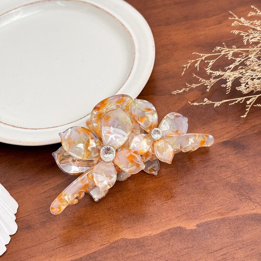 Elegant Oversized Floral Acetate Hair Claw Clip For Sophisticated Women In Spring 2024