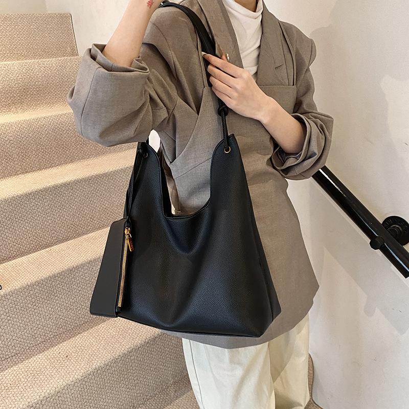 

Сумка для мамы и ребенка для поездок на работу, женская сумка 2024, новая модная, на плечо, сумка-тоут, универсальная, большой вместимости, сумка подмышку 35.5*13*36 чёрный