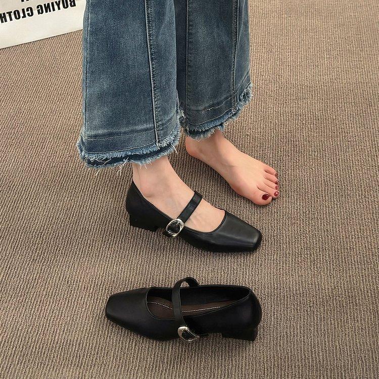 

Temperament квадратная головка плоской подошвы туфли женские новинка 2025 года лето французские ретро туфли Мэри Джейн маленькие кожаные туфли легкие туфли для поездок на работу 35 чёрный