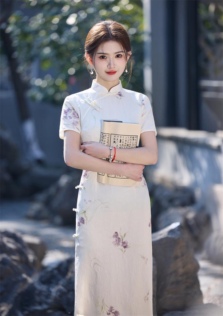 1011 spring and summer new models, jacquard side buckle medium and long cheongsam high-end plain and elegant beige short-sleeved long cheongsam in