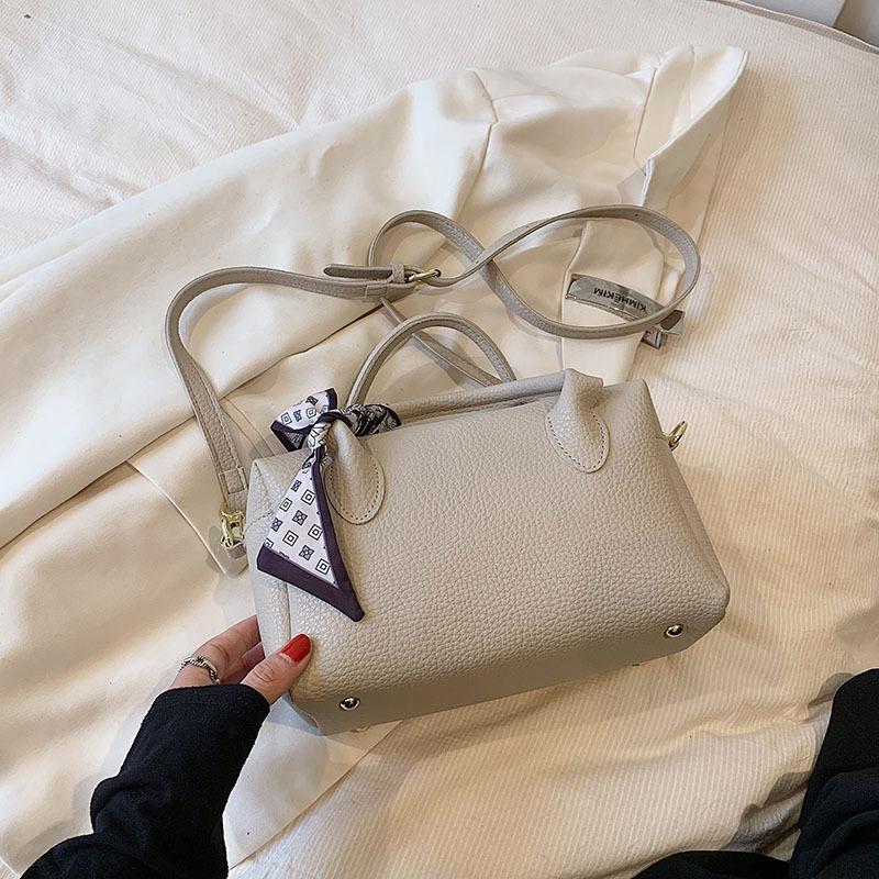 

Autumn fashion small bag women s 2025 new popular foreign style single shoulder oblique bag niche design underarm bucket bag