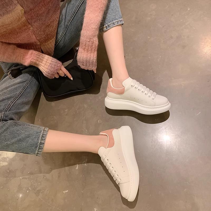 Plateau weiße Schuhe Damenschuhe Sommer neue Muffin-Schuhe Innenhöhenerhöhung Paar Board-Schuhe Frühling und Herbst vielseitig Leder atmungsaktiv