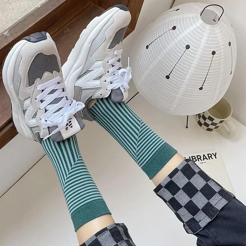 Multicolor Striped Casual Women Socks Korean Fashion Retro Harajuku Woman Socks College Style Cotton Girls Students Crew Socks