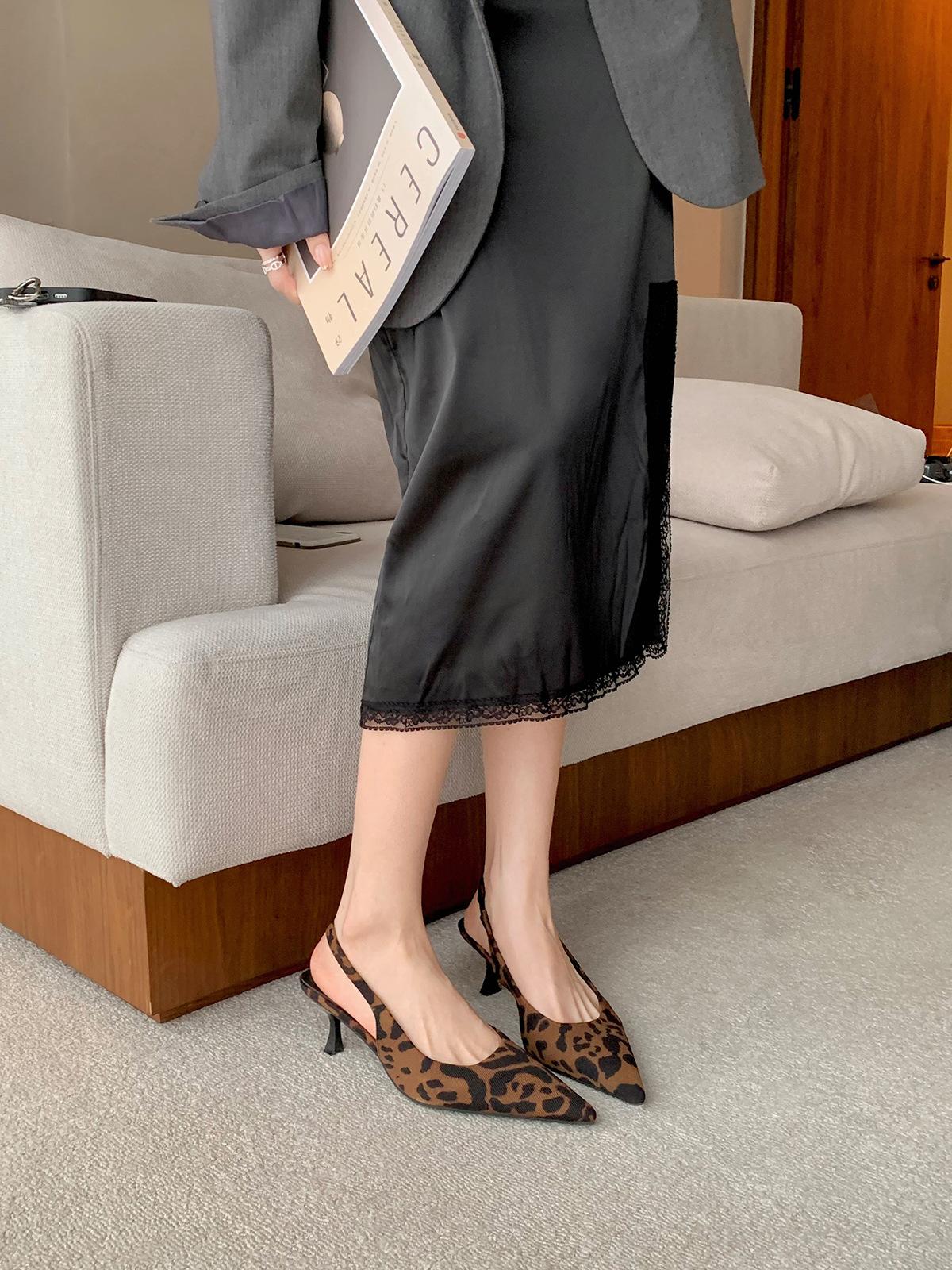 

Sheepskin version of grape mother, the same Deluna daughter temperament, small pointed head, shallow mouth, elegant high heels, women s single shoes 35