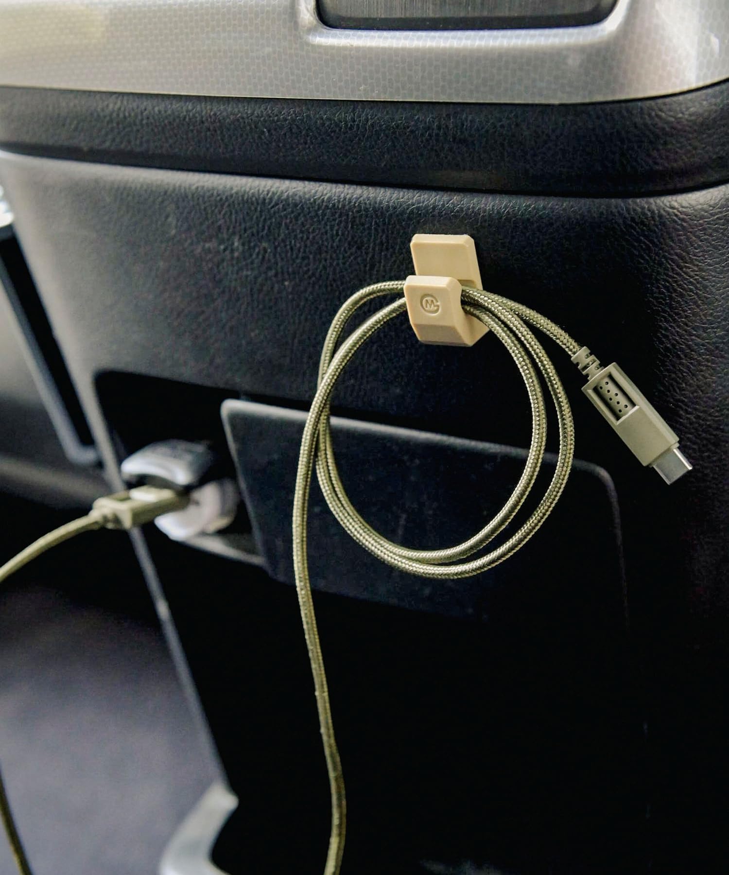 

GORDON MILLER 1735847 D02460 Paste Hook for Cars, Coyote Beige бежевий