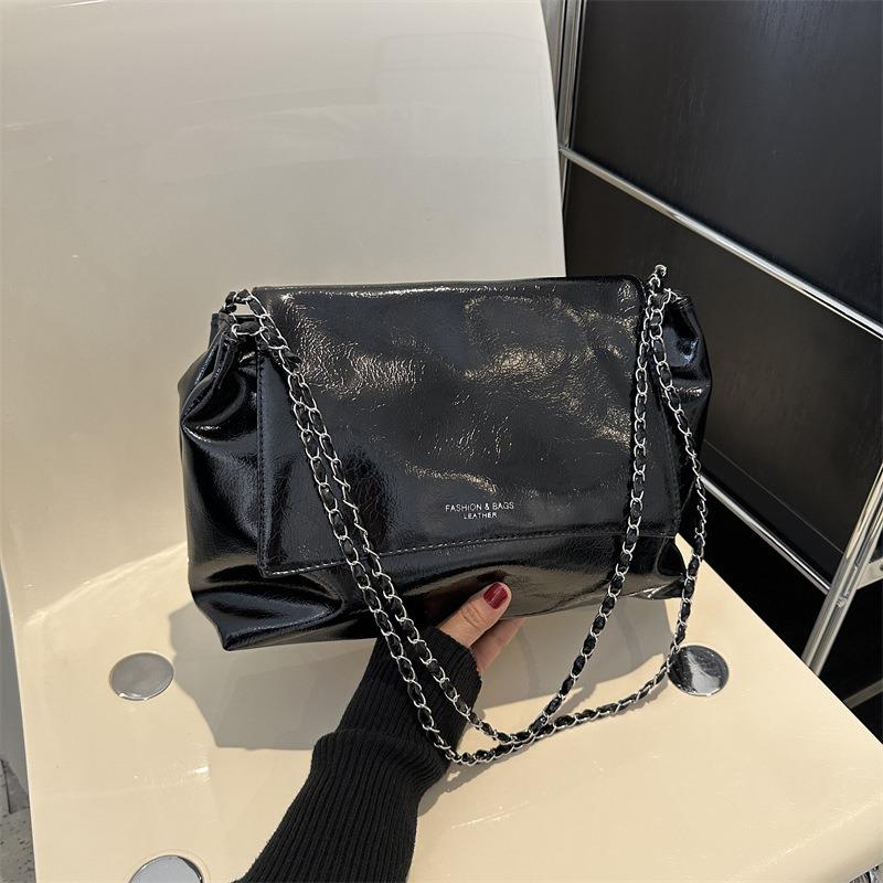 Soft leather large-capacity fashionable and simple commuter chain shoulder bag women's early autumn new versatile tote bag