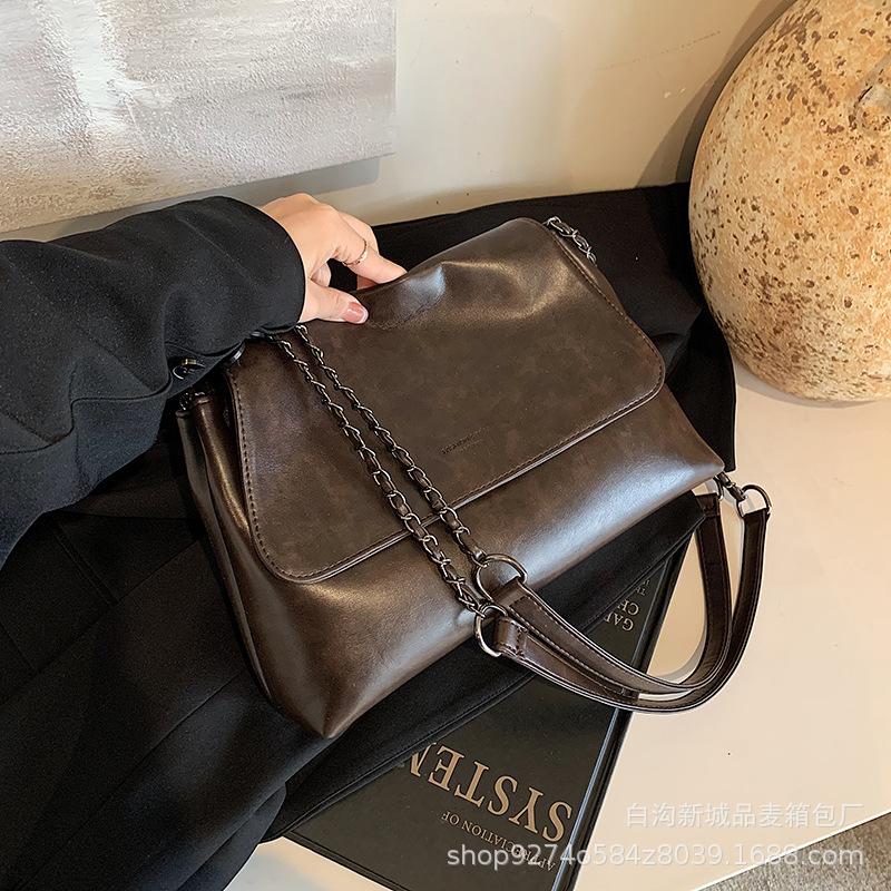 Large-capacity underarm bag women's 2025 autumn and winter new textured French niche tote bag fashionable shoulder messenger bag