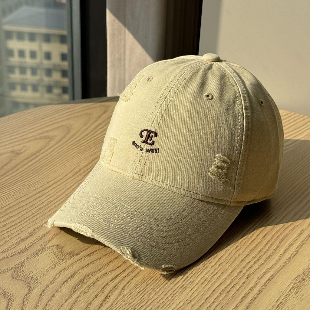 Burgundy Frayed Vintage Embroidered Baseball Cap for Couples, New Spring/summer/autumn Versatile Large-brimmed Age-reducing Cap