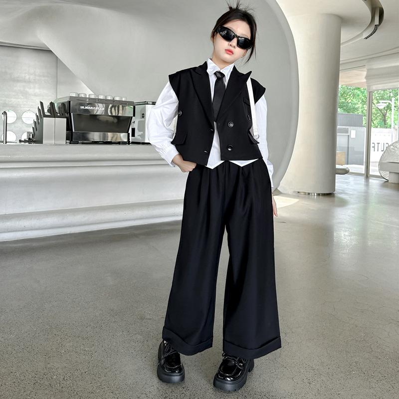 

Девочки. Осенняя коллекция: Минималистичный, Стильный и Крутой Костюм-двойка с жилетом и брюками 160 чёрный