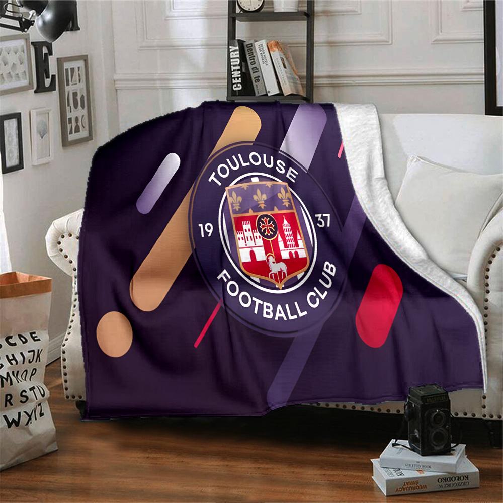 Toul-ouse Crest Design Flannel Blanket, Soft Polyester, Modern Design, All-Season for Camping, Travel, Gifts for Holidays or Birthdays
