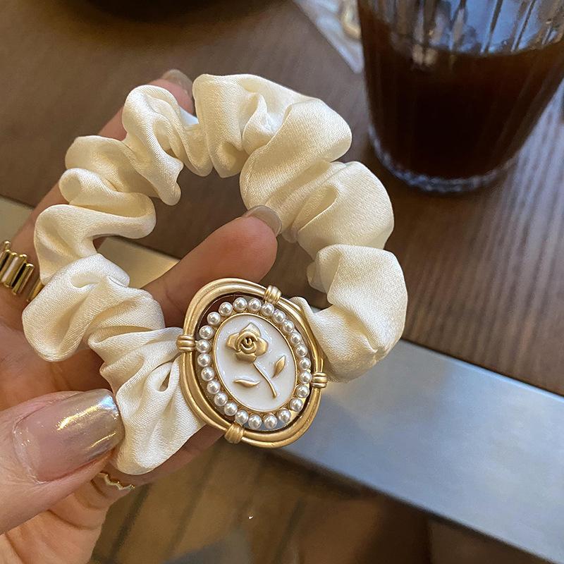 Hair ring French retro satin large intestine ring adult temperament hair accessories simple Joker Pearl balls hair rope.