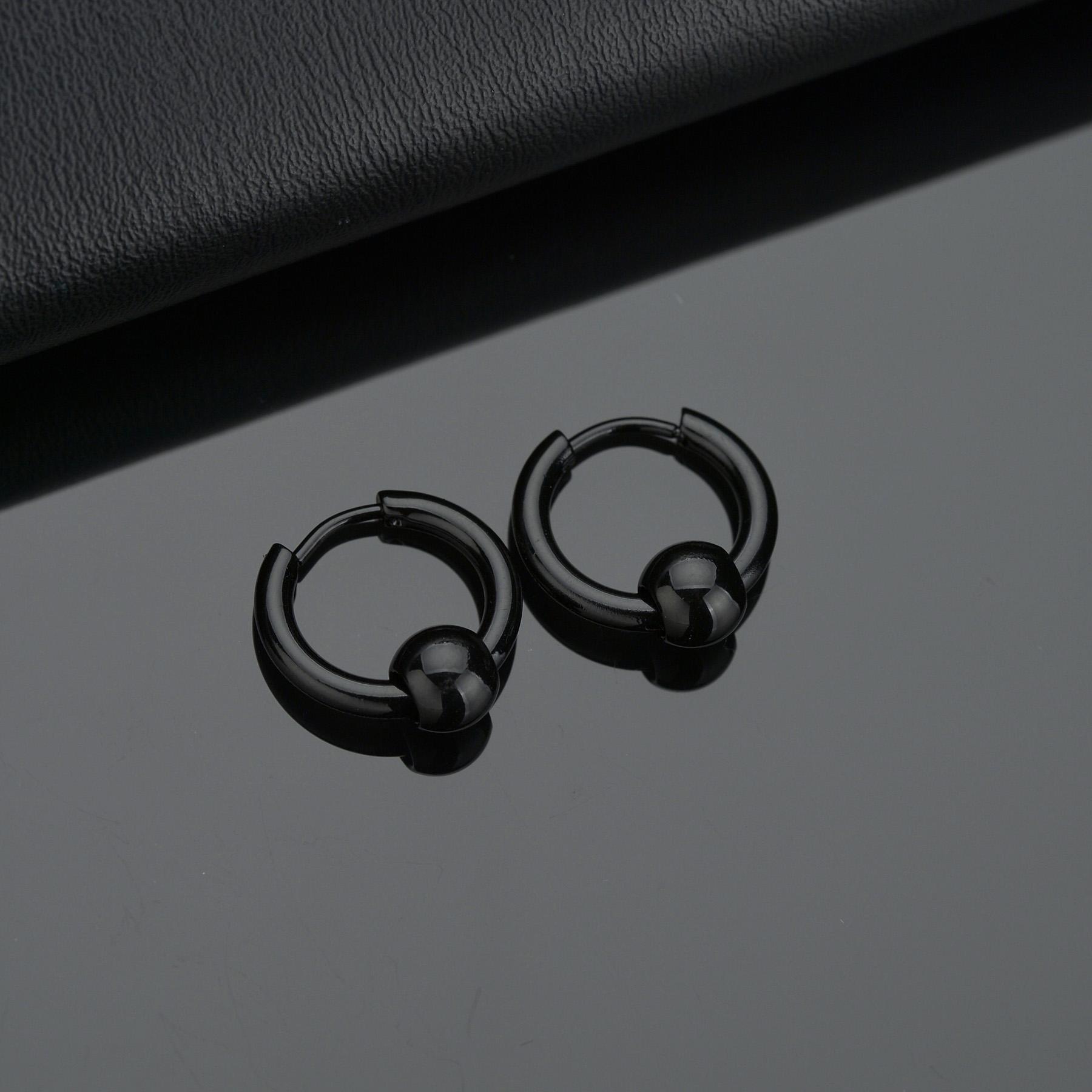 

1 пара сережек-колец из нержавеющей стали для мужчин и женщин, маленькие круглые металлические шарики, гипоаллергенные, с застежкой-пряжкой для ушей, в стиле рок, хип-хоп, с цирконами 14mm