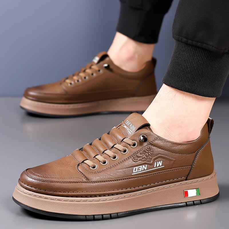 Soft Leather Slip-On Men's Casual Shoes: Trendy Spring/Autumn Design with Comfortable Sole