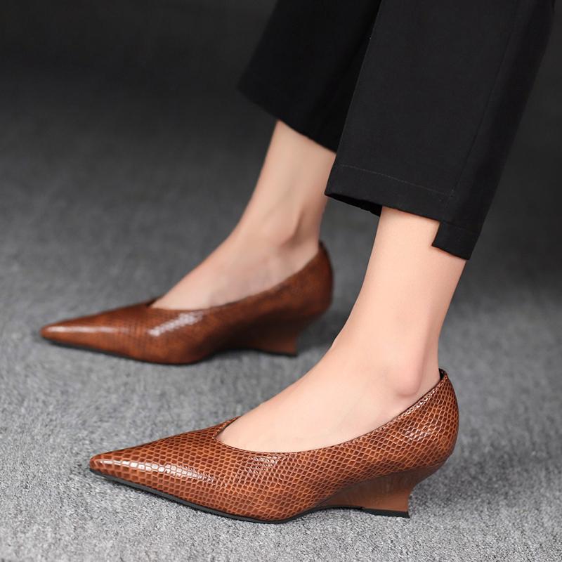 Fashion Large Size Soft Leather Shallow Mouth Pointed Thick Heel Shoes Women 2025 New Spring Autumn Snakeskin Pattern High Heels Women’s
