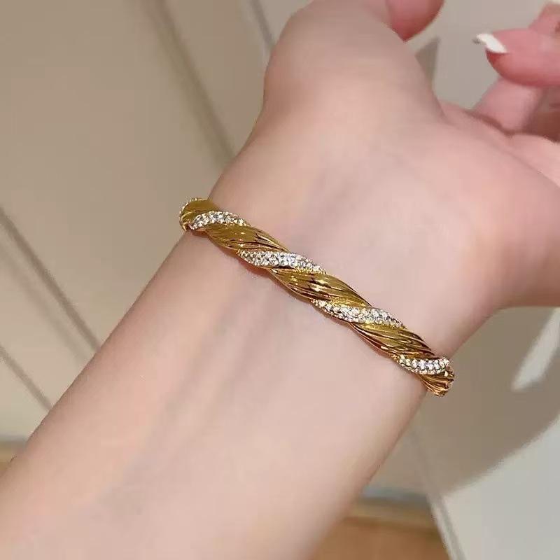 Retro Light Luxury Diamond-Studded Starry Sky Bangle Bracelet
