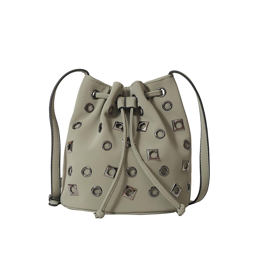 Versatile Commuter Large Capacity Bucket Shoulder Bags Women Large Capacity Rivet Drawstring Crossbody Waterproof Bag (23cmx21cmx15cm)