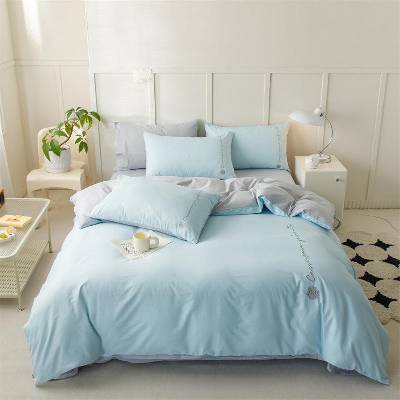 Kleines, frisches vierteiliges Set aus reiner Baumwolle, bedrucktes Set aus reinem Baumwolltwill, Einzel- und Doppelbettbezug, Bettlaken, Kissen, dreiteiliges Set