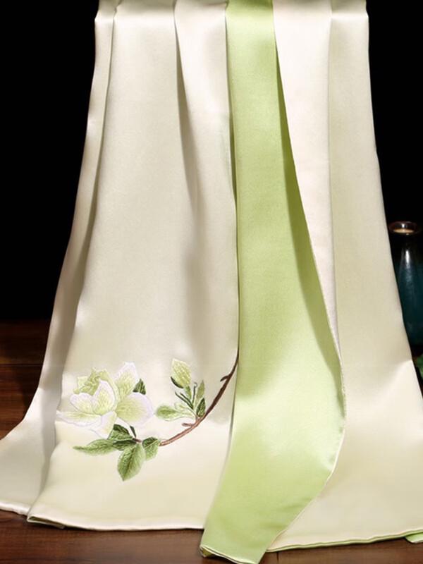 SIYUTANG Hand-Embroidered Silk Shawl