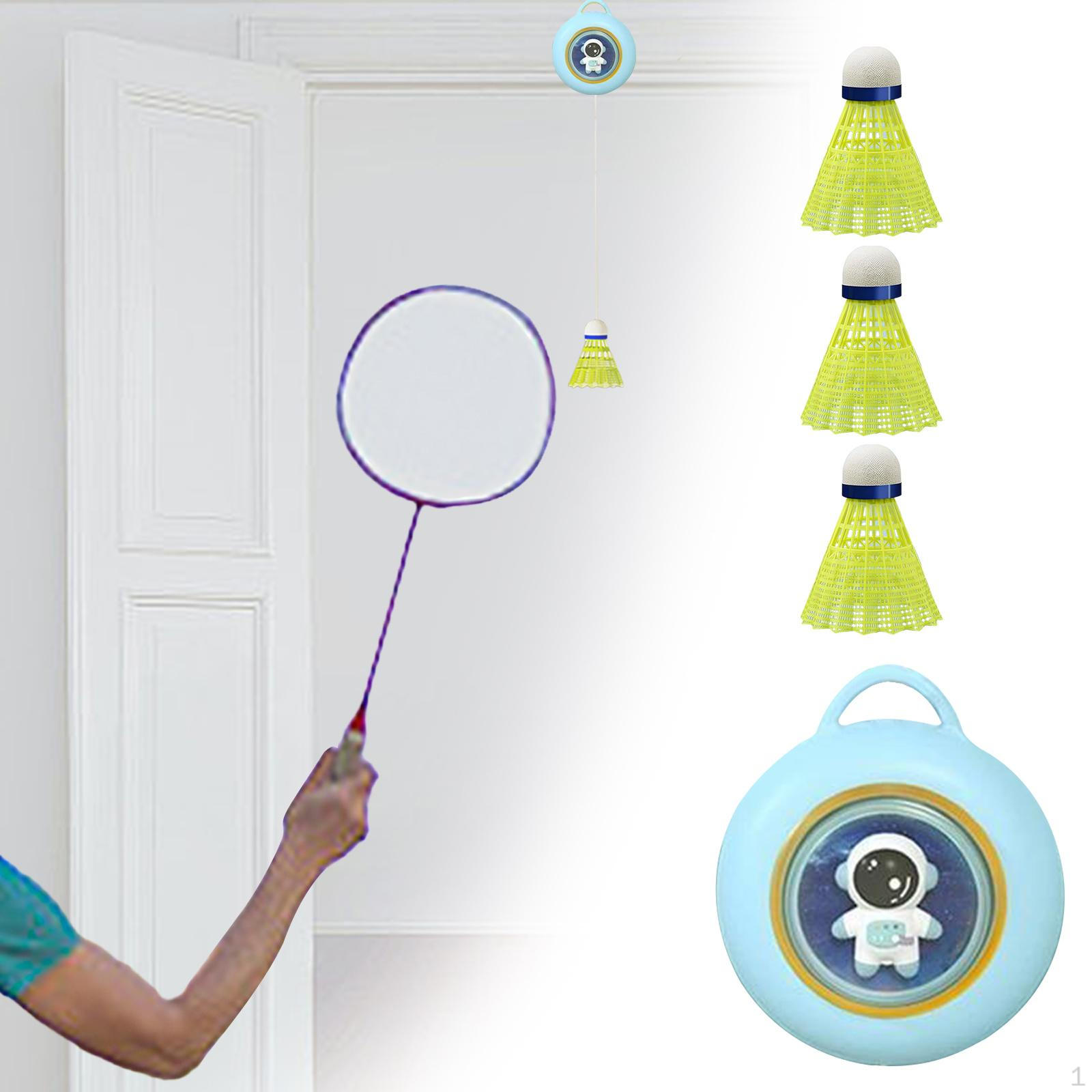 

Тренировка соло-тренера по бадминтону для улучшения координации рук и глаз. Профессиональный самостоятельный тренинг. синий