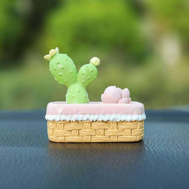 Hyacinth Multi-leaf Small Figurine, Cartoon Mini Car, Center Console Decoration, Strawberry Cute Car Accessory Figurine